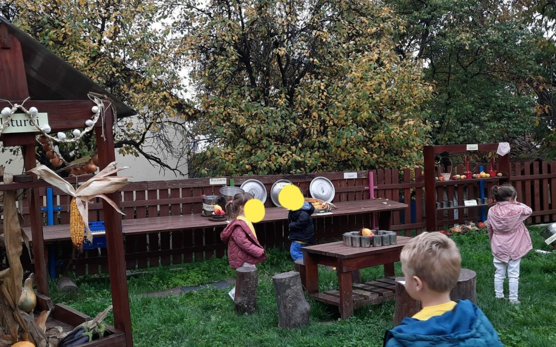 Autumn sensory islands into our kindergarten yard